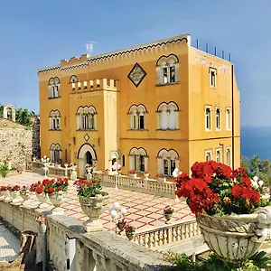 https://villa-riis.taorminaitalyhotels.com